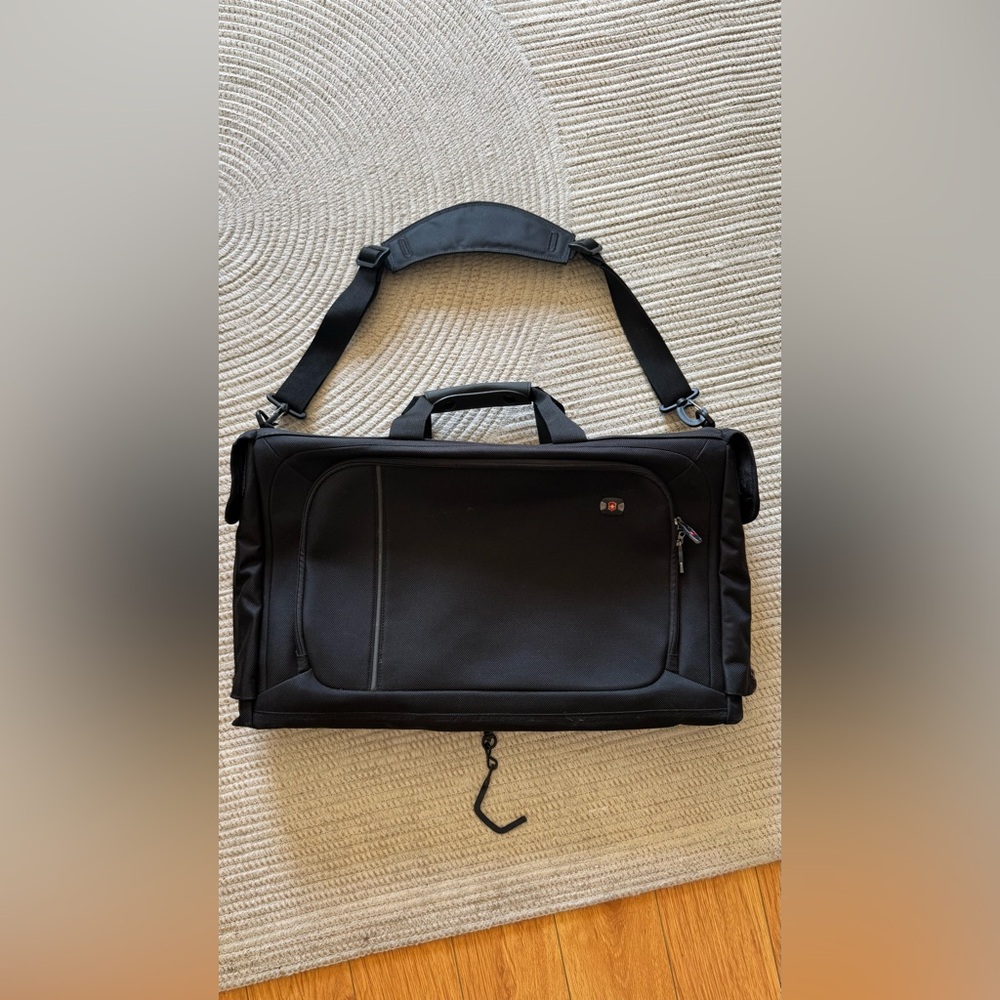 Victorinox Werks Traveler 4.0 WT Deluxe Garment Sleeve Closeout Black